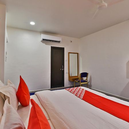 Oyo Milan Party Hall Vadodara Eksteriør billede